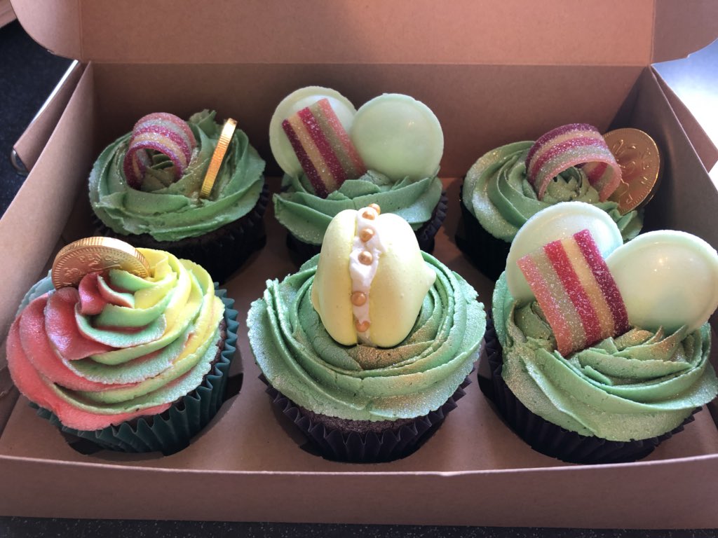 Pat_a_cakes's tweet photo. #StPatricksDay Cupcakes #Slainte ☘️🇮🇪🧡 https://t.co/AK8coWCQ9G