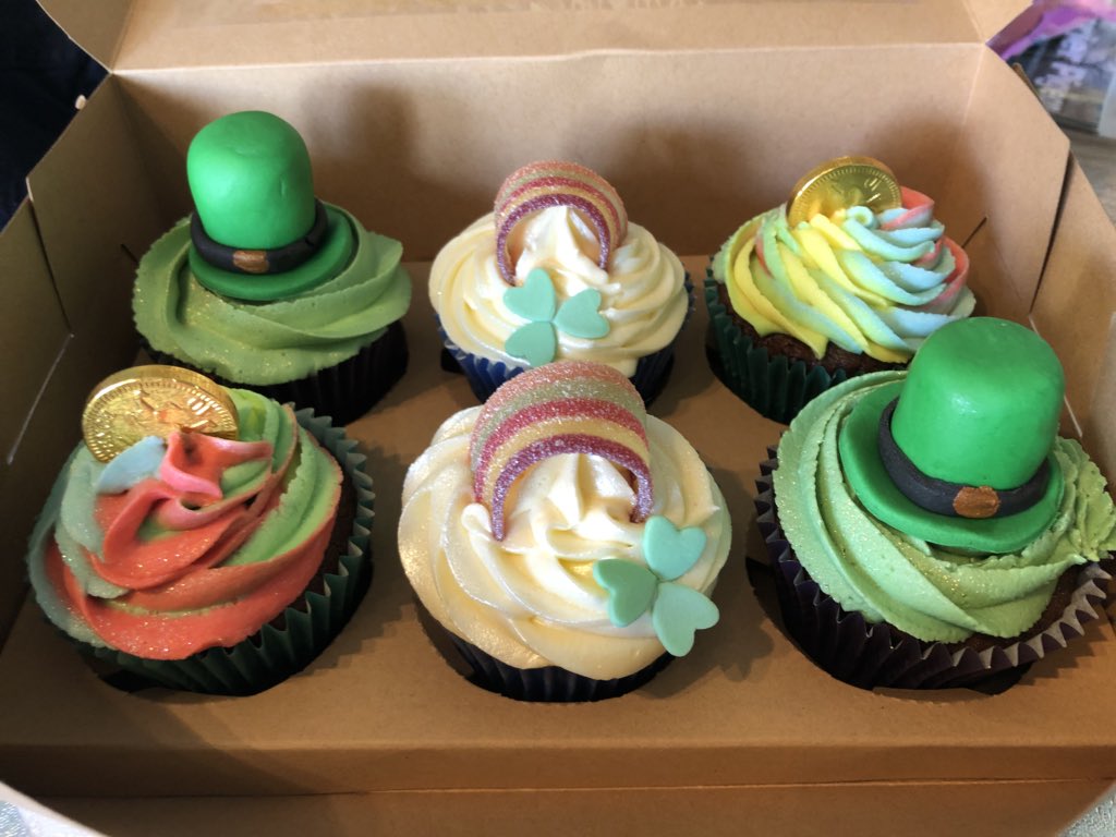 Pat_a_cakes's tweet photo. #StPatricksDay Cupcakes #Slainte ☘️🇮🇪🧡 https://t.co/AK8coWCQ9G