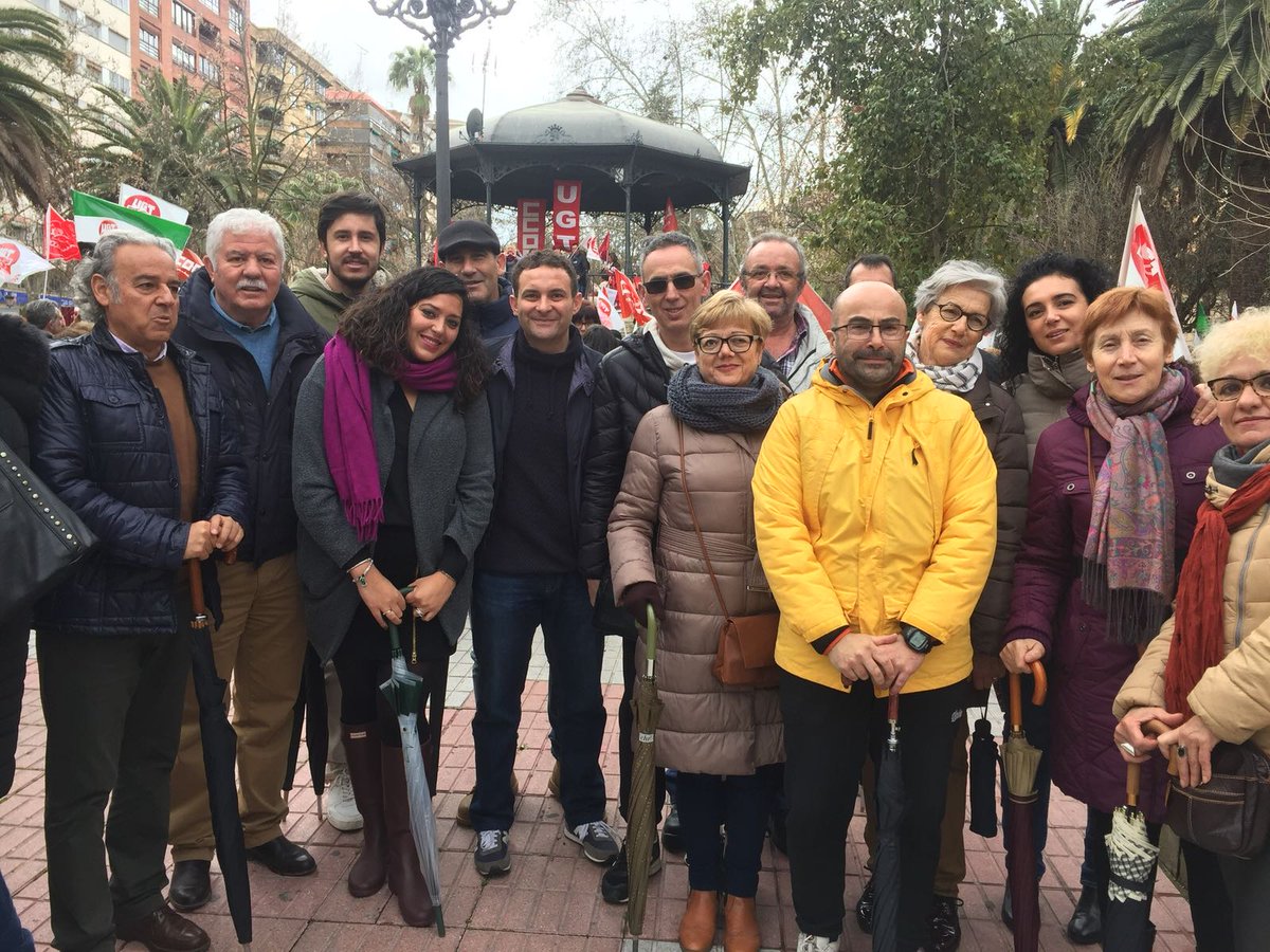psoecasarcc's tweet photo. Hoy hemos asistido a la manifestación de Cáceres reivindicando unas #PensionesDignas #ExtremaduraContigo 🌹💪👏✊ https://t.co/cG4n0M2ZJO
