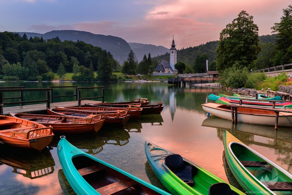 Slovenia_in_UK's tweet image. It is heavenly beautiful. (Photo: @lukaesenko) #Slovenia #LakeBohinj