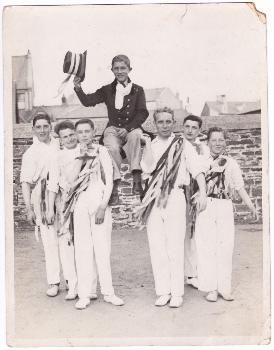 chiollagh's tweet photo. Daunsyn Noo George (1936) https://t.co/SdftwxA9O7