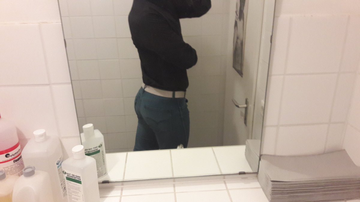 BMusclebutt's tweet photo. My #bigass in tight jeans 
:)
#bigass #tightjeans #manass #cakes #bubbleass #bigassbottom #bigassbitch #muscle #gaymuscle #gay #booty #bootyking #muscleass https://t.co/zYEqWYrzMs