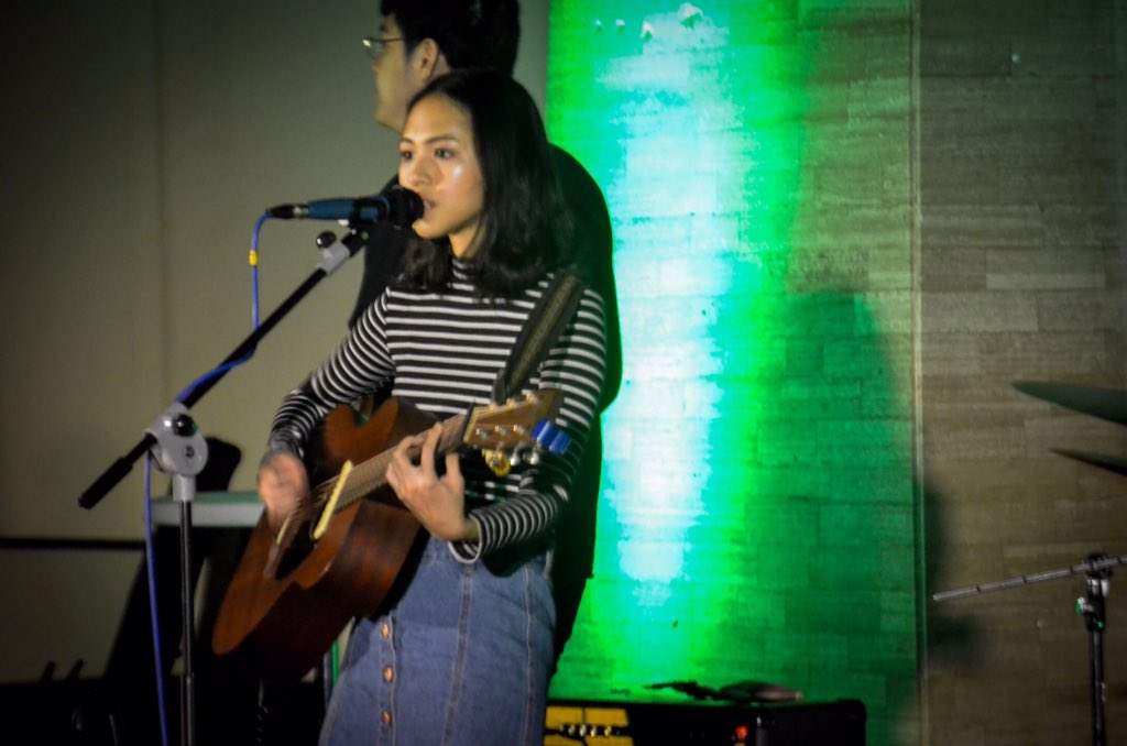 iamsungagirl's tweet image. couldn’t think of any words to describe this night (well i was on the verge of tears while watching the music video) 🌌🌌

so another goal this year is to attend more gigs and support artist like you @clarabeninmusic 💖

#CBParallelUniverse