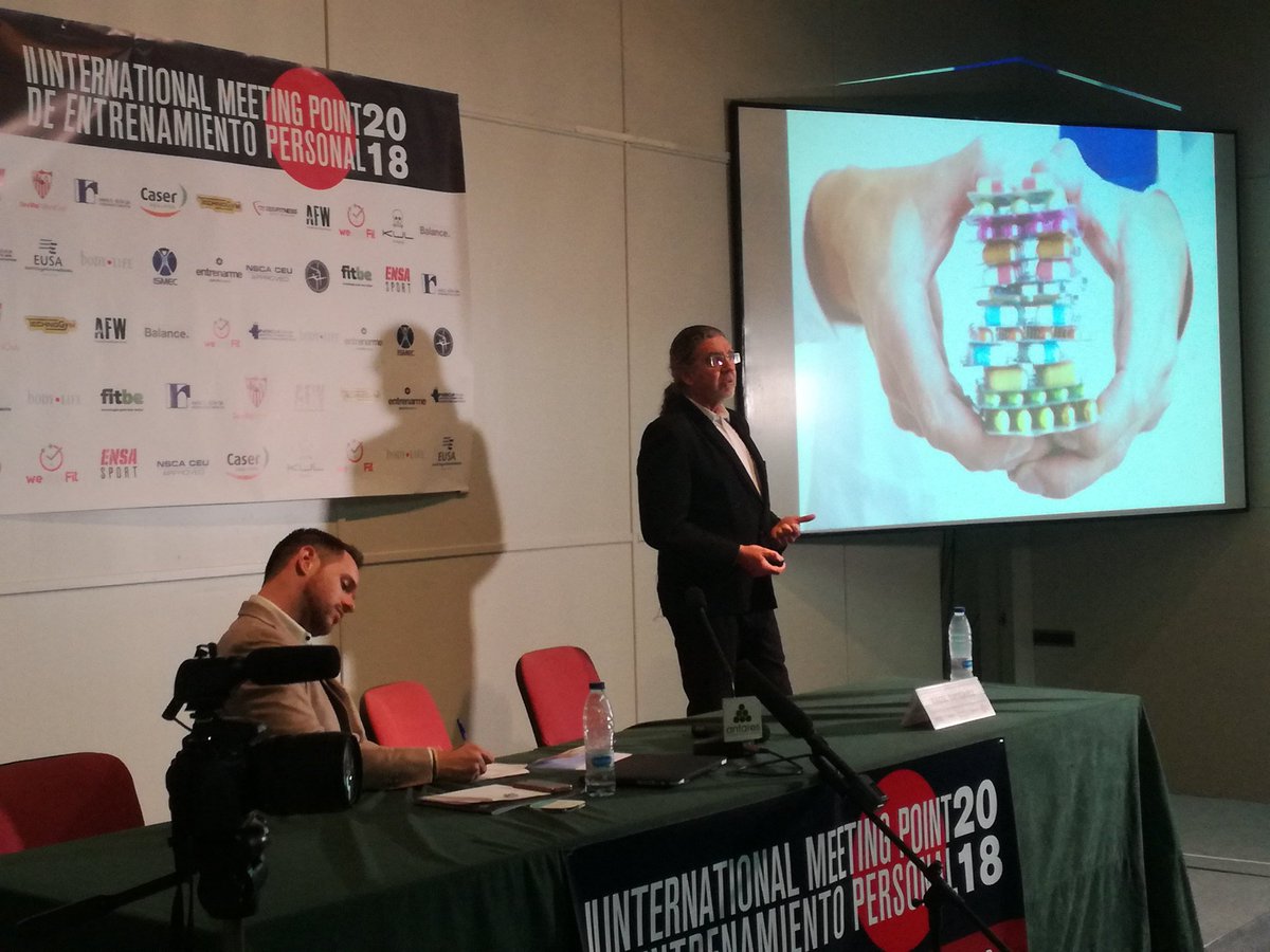 EnsaSport's tweet photo. #Farmacologia con #AngelGutierrez en el #IMP18 Gran profesional proveniente de la @CanalUGR 💪💊 https://t.co/wCpA1bcuuv