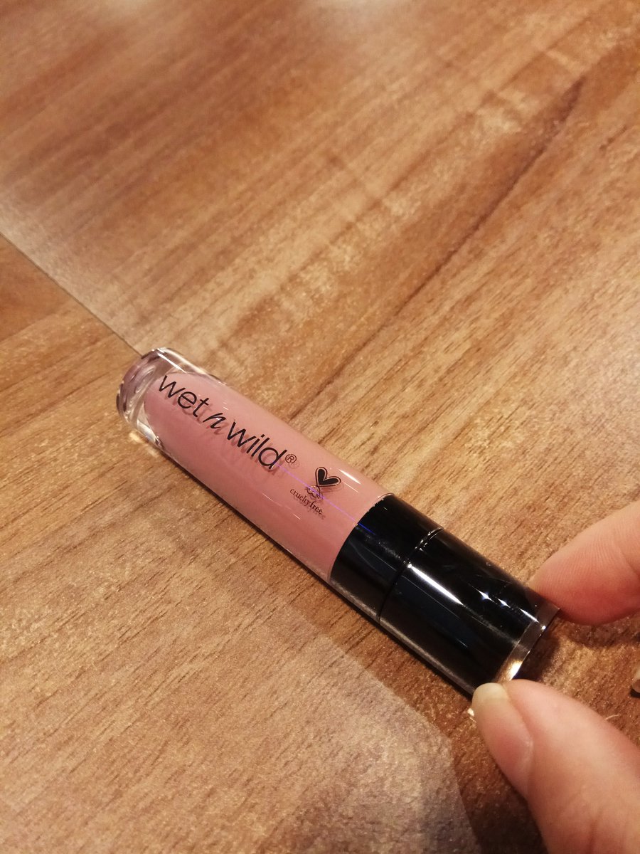 paramitanava's tweet photo. Still sad bcs tumblr was blocked so I can't post review/anything there. Anyway, this baby is vegan &amp; cruelty free. It's wet n wild catsuit megalast liquid lip cream shade "Rebel Rose". https://t.co/c5Tp3zmpGx
