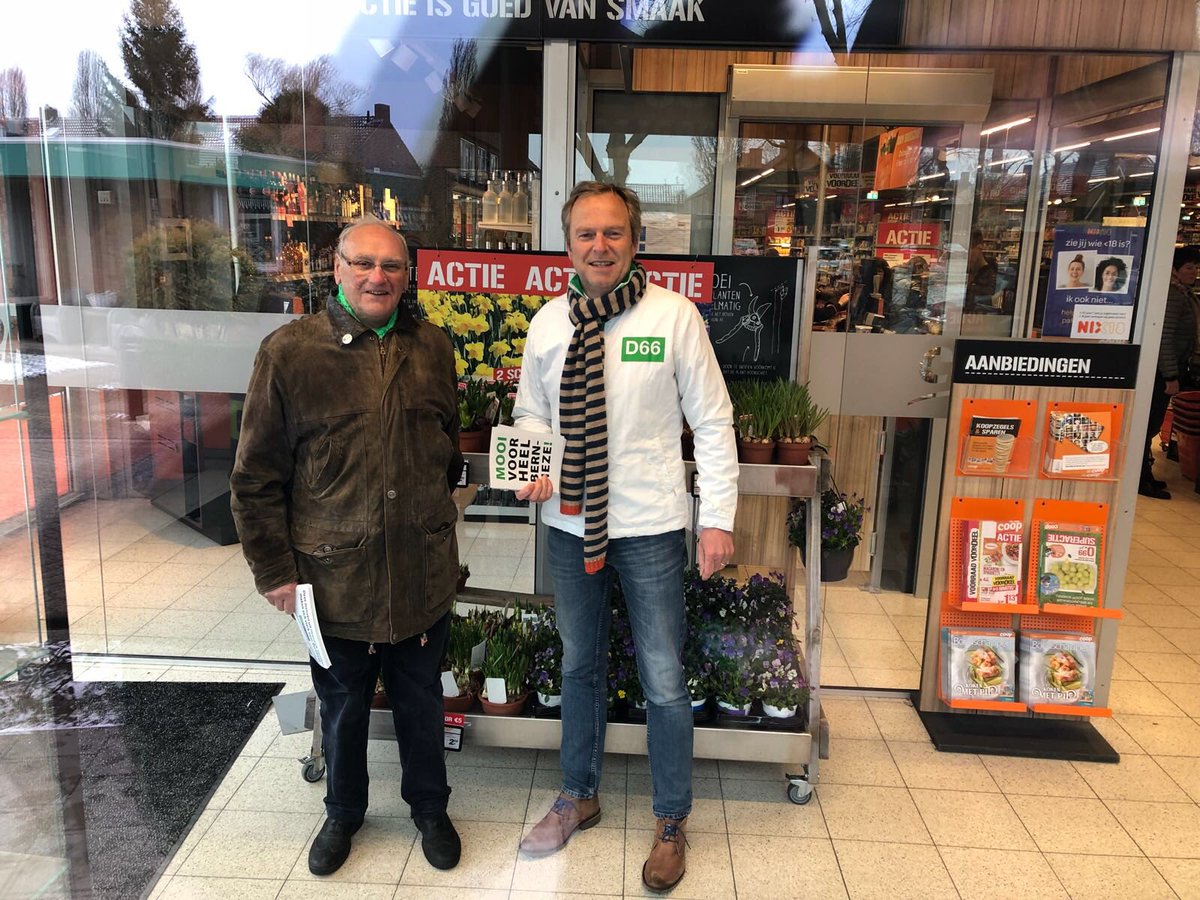 Flyeren vandaag in de vrieskou voor het goeie doel: meer D66 in #Bernheze !
