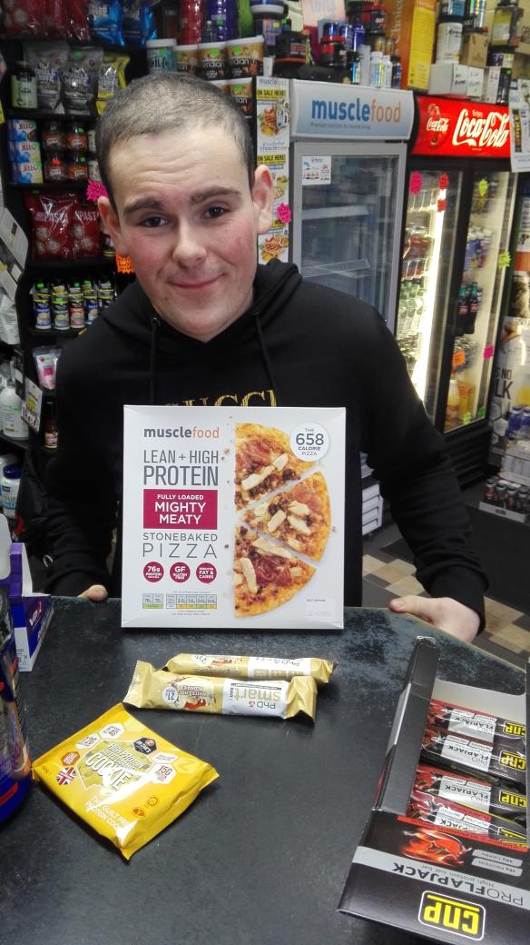bodymanialtd's tweet photo. Luke in the #building with #blondielove @PhDNutritionUK #smartbars #loving #lowfat #taste date night @MuscleFoodUK https://t.co/UCUnzqFgGg