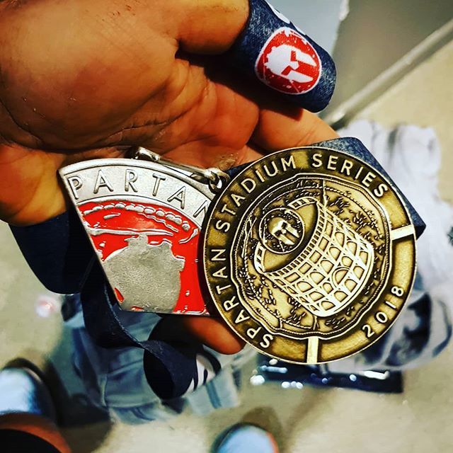 badwolfteam's tweet photo. Eric ha portato a termine questa Sprint fantastica! Non vediamo l'ora di raccontarvi tutto! #SpartanRace #Spartan #SpartanFrance #Paris #Stadium #Medal #OCR https://t.co/phMx8ZBO1T https://t.co/vyIvwE6TXW