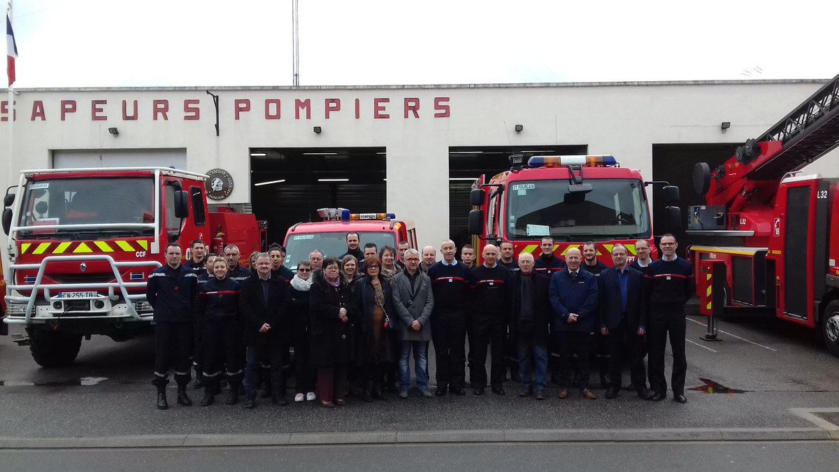 Pompiers03's tweet photo. Accueil au Centre de secours des membres du Conseil municipal de St Pourcain sur Sioule, du colonel Vailli, DDSIS, et du chef de groupement pour la 
réception des travaux d'extension des vestiaires  féminins pris en charge par la mairie. https://t.co/XrodrJ57xC