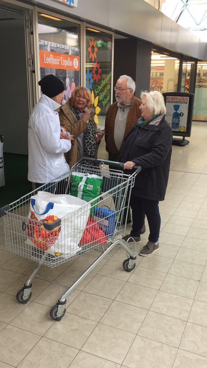 Mooi he!? De grondleggers van Leefbaar Rotterdam en Leefbaar Capelle komen elkaar tegen op de Scholver...zegt de een tegen de andere...❣️