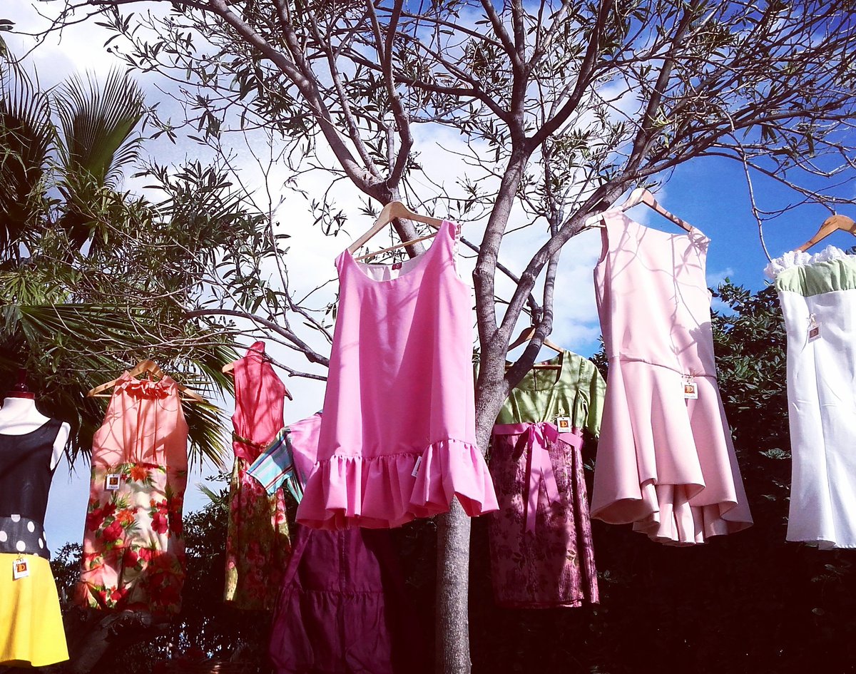 Vestidos ideales para mamás de comunión.🌷
#proximoshowroomdecada