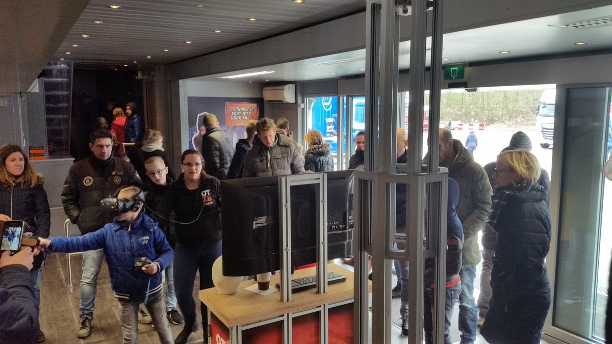 rcvanmaren's tweet photo. Grote drukte vandaag @Techniekdag. In de #technobiel is het lekker warm en gezellig. Morgen zijn we in mierlo te vinden! @HKmobileNews @OTIBnieuws https://t.co/jQPKVopOwq