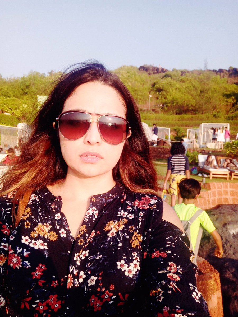 PayalYokota's tweet photo. Oh, this whole thing? #day7vacay #Goanese https://t.co/ZFXIHrnoo5