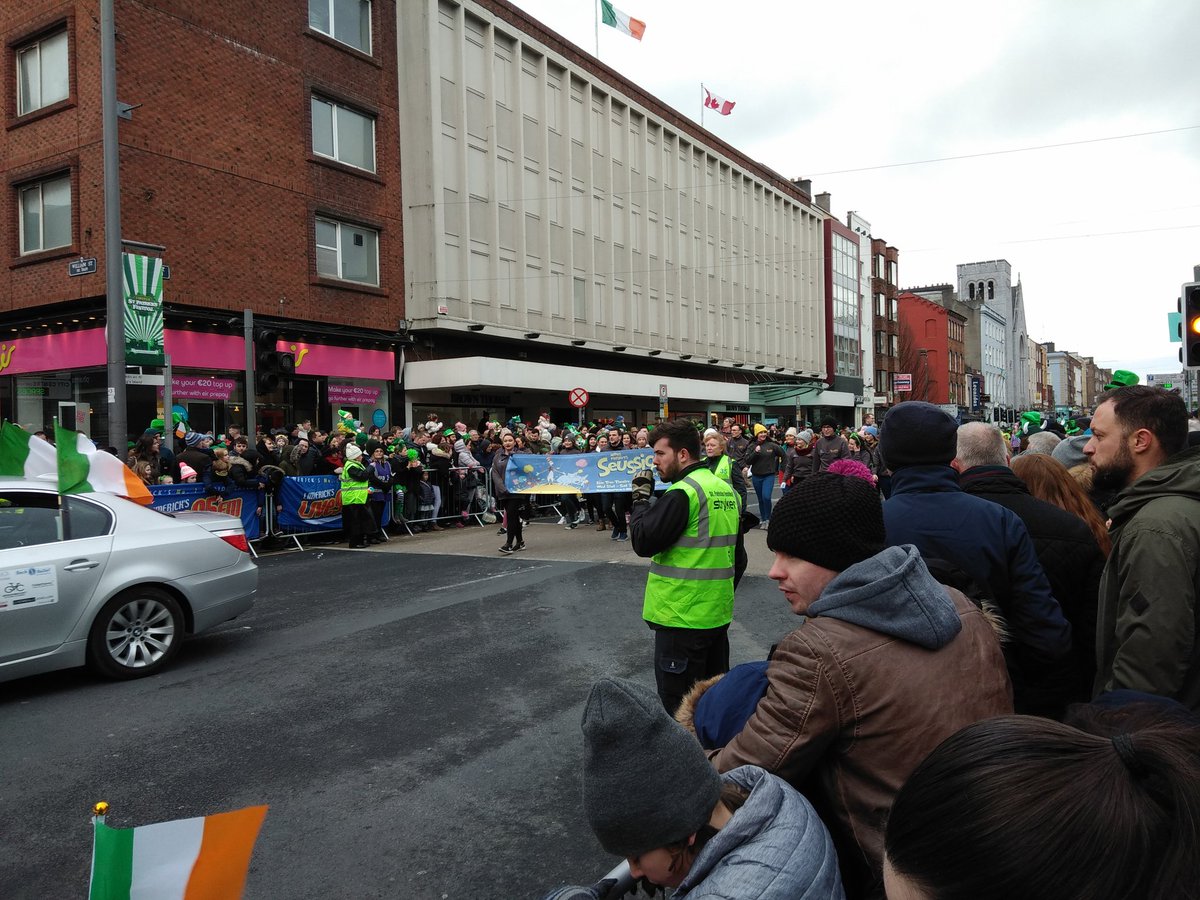 LimeTreeTheatre's tweet photo. A great reception for @MIDAS_MIC Seussical the Musical at the #StPatricksDay2018 Limerick Parade. ☘️🍀 https://t.co/b2DUWHIRU4