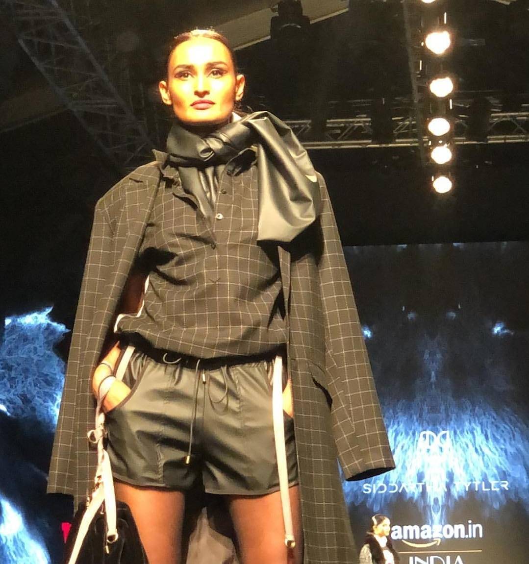 modistadxb's tweet photo. Siddartha Tytler at @thefdci #amazonindiafashionweek
Day 4
#AIFWAW18 #aifw @sidtytler #siddarthatytler #sidtytler #thefdci #letitpret #menswear #womenswear #mensfashion #indiandesigners #fashionstyle #fashiondaily #celebrity #fashionweek #fashionlovers #fashionistas #modistadxb https://t.co/kU2FRaowzV