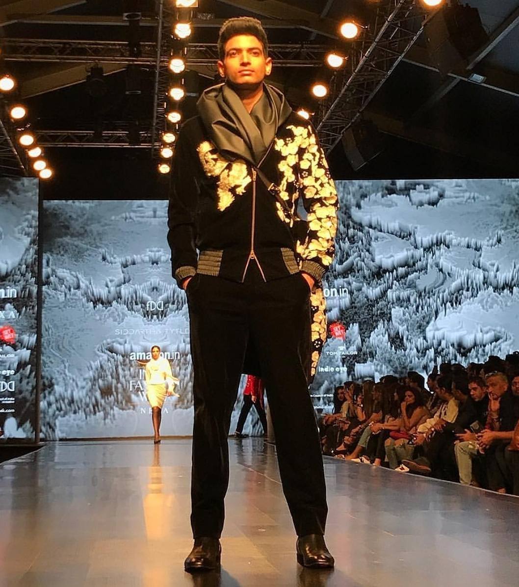 modistadxb's tweet photo. Siddartha Tytler at @thefdci #amazonindiafashionweek
Day 4
#AIFWAW18 #aifw @sidtytler #siddarthatytler #sidtytler #thefdci #letitpret #menswear #womenswear #mensfashion #indiandesigners #fashionstyle #fashiondaily #celebrity #fashionweek #fashionlovers #fashionistas #modistadxb https://t.co/kU2FRaowzV