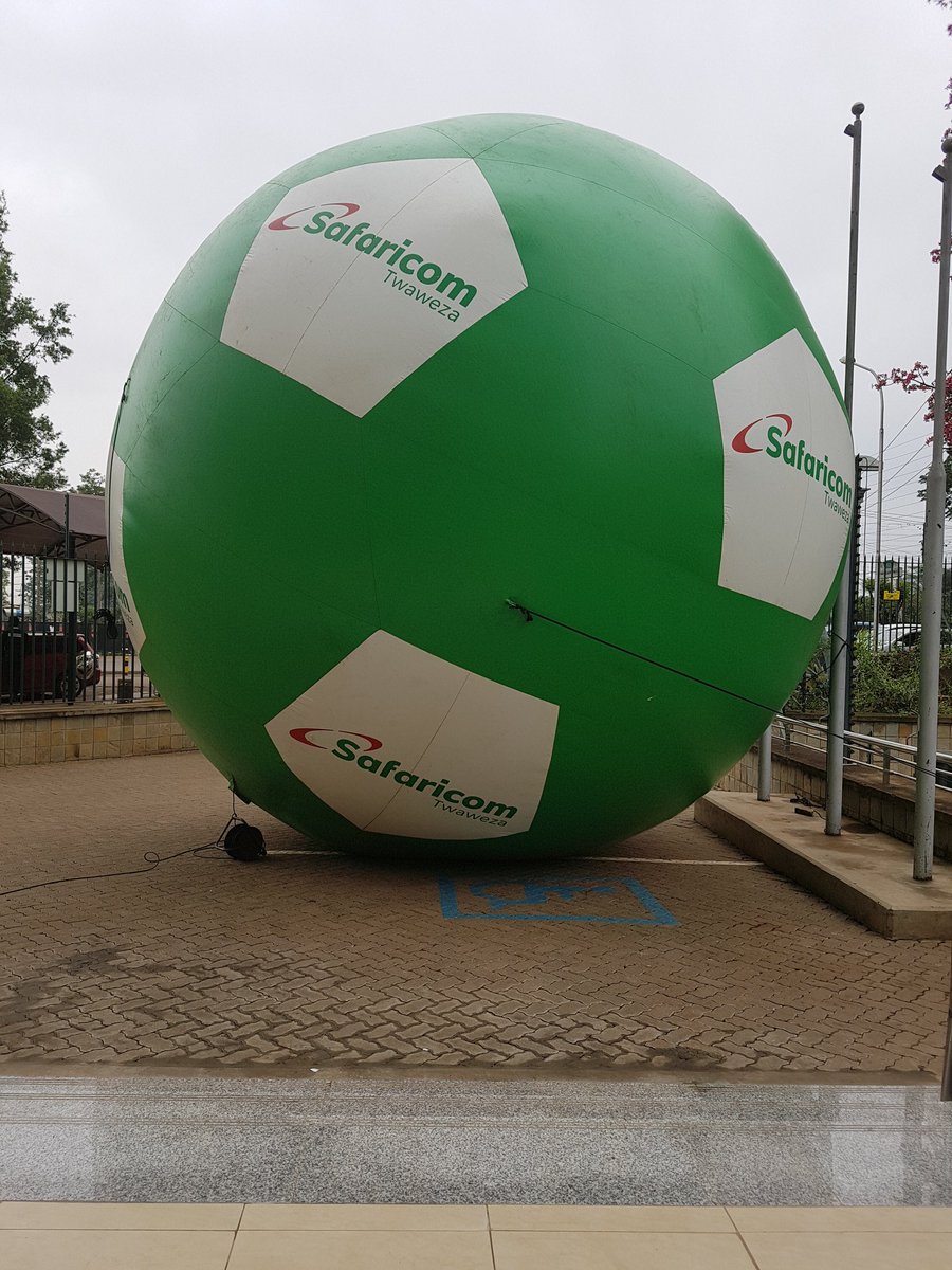 GhettoRadio895's tweet photo. Tuchanue ni team gani ilishinda #KPL2017 &amp; stand a chance ya kuwin credit thanks to @SafaricomPLC #ChapaDimbaNaSafaricom #Offside https://t.co/GWIUpVktOl