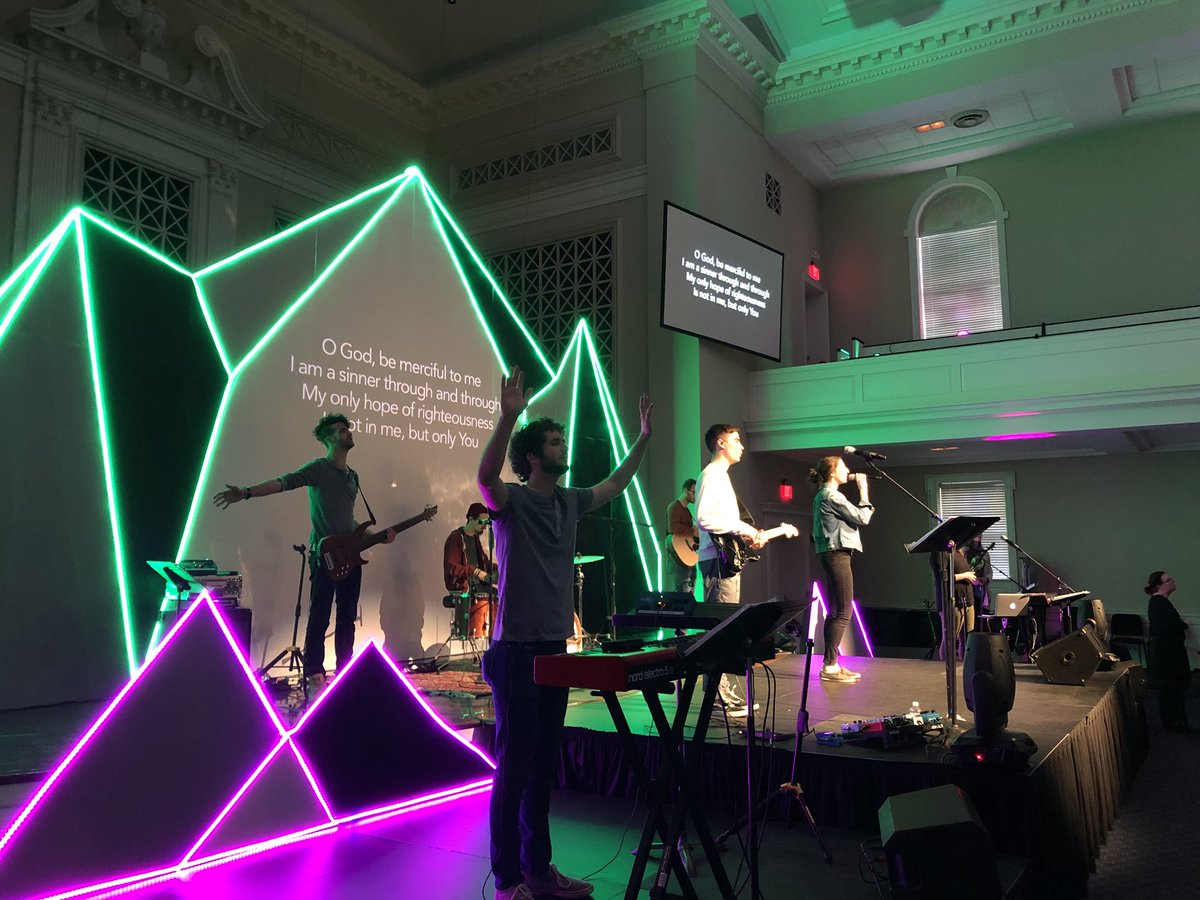 petebargas's tweet photo. Day 2 of #renownyouth! Thankful to hear so many students singing praises to Jesus so early on a Saturday morning! @BoyceCollege https://t.co/FJSs9Gwez0