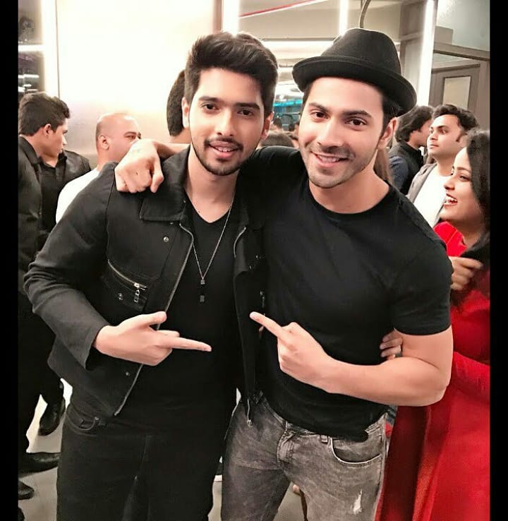 AM_Misbah22's tweet photo. Just 4 days to go! This song will be a SUPERHIT because of the coming together of the 2 ROCKSTARS @Varun_dvn and @ArmaanMalik22 for the FIRST TIME! Sure that our Armaan's voice will suit on Varun! BIG EXCITED... #voiceofOctober #October #Varuniacs #Armaanian โฅ https://t.co/8lZsd90Q6y