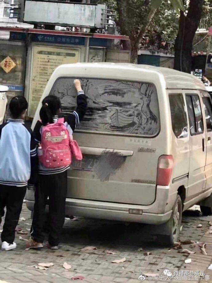 ChinaDaily's tweet photo. A real artist can make creation everywhere. (Photo: Weibo) https://t.co/lri5lqWc2m