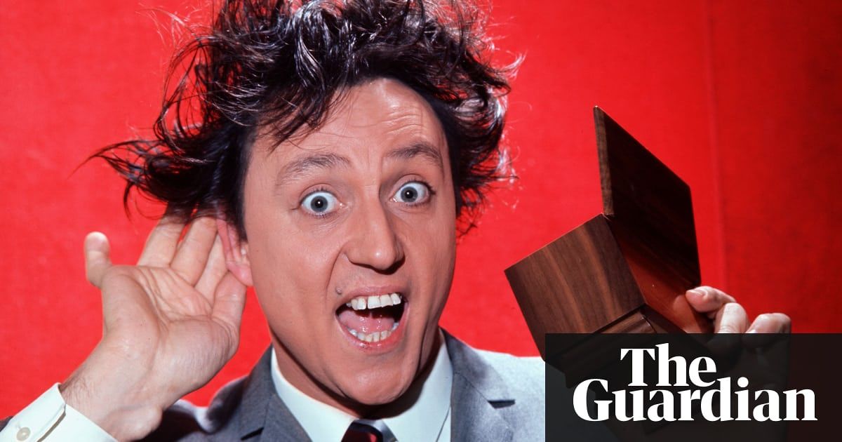 Haveringartchat's tweet photo. This man is so much a part of my childhood, how sad that we truly appreciate people once they have gone! #kendodd 'Let's have fun': the life of Sir Ken Dodd – in pictures https://t.co/MCZjB4bdsK https://t.co/ciQlGOXghf