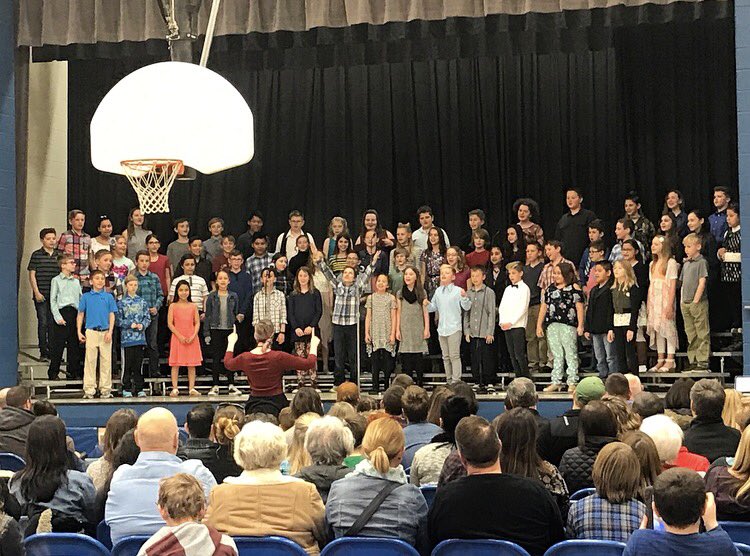 MissClarkson5's tweet photo. @HSSMusic304 what a great 5th grade concert! These kids sure did shine 😊 #broadway https://t.co/Warr2t8e71