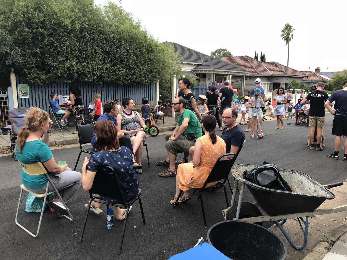 ambomum's tweet photo. Now that’s a street party. Thankyou @CityofDarebin for your continued support. 30 years now and keeps getting better #lewisstreetlocals #BatmanVotes2018 https://t.co/PQPy5R7T3J
