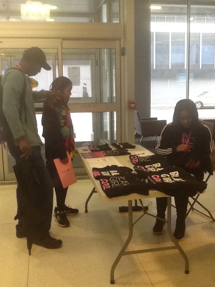 VolunteerBGCATL's tweet photo. Shirts going fast this morning! #BlackGirlsCODE #BCGATL #LittleBits #IoTWorkshop #ParentsandDaughterWorkshop https://t.co/d8epggAZ8O