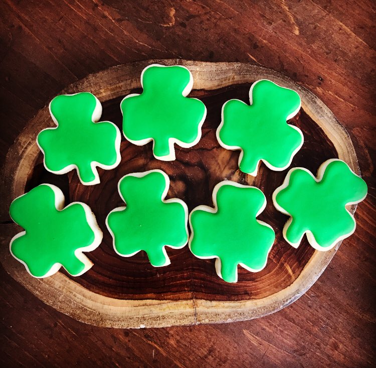 OneEightBakery's tweet photo. #HappyStPatricksDay #sugarcookies #cookies #lucky #clovers #icing #baking #bake #ottawa #stittsville https://t.co/furIv4g25P