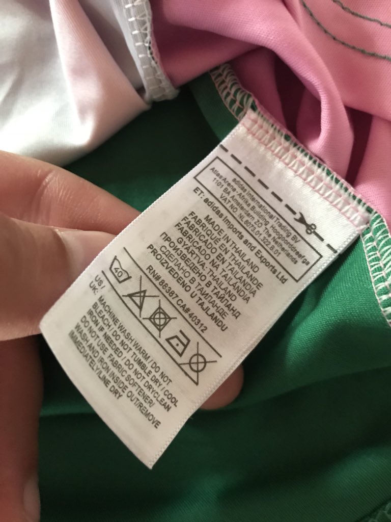 Todo Sobre Camisetas on Twitter: "@MLNDesigns @GusCamisetas @javipaleari  @LaCasacaBlog En el caso de Nike, la etiqueta que buscas está sobre el  costado. El código de producto es el que sale bajo la