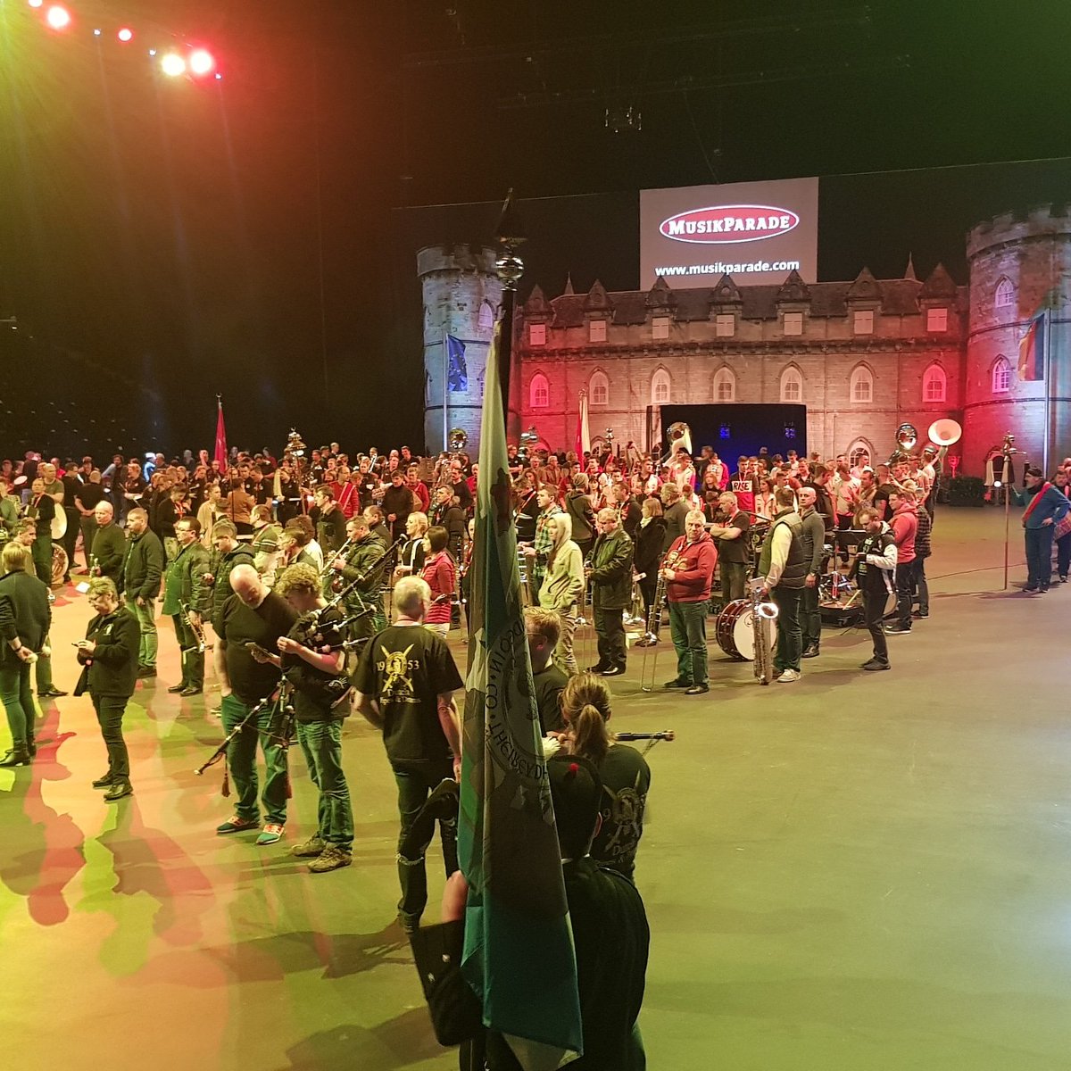 Rehearsal for the grand finale of the <a href="/Musikparade/">Musikparade</a> at the @BcardArenaHH #excited #theresnolimit