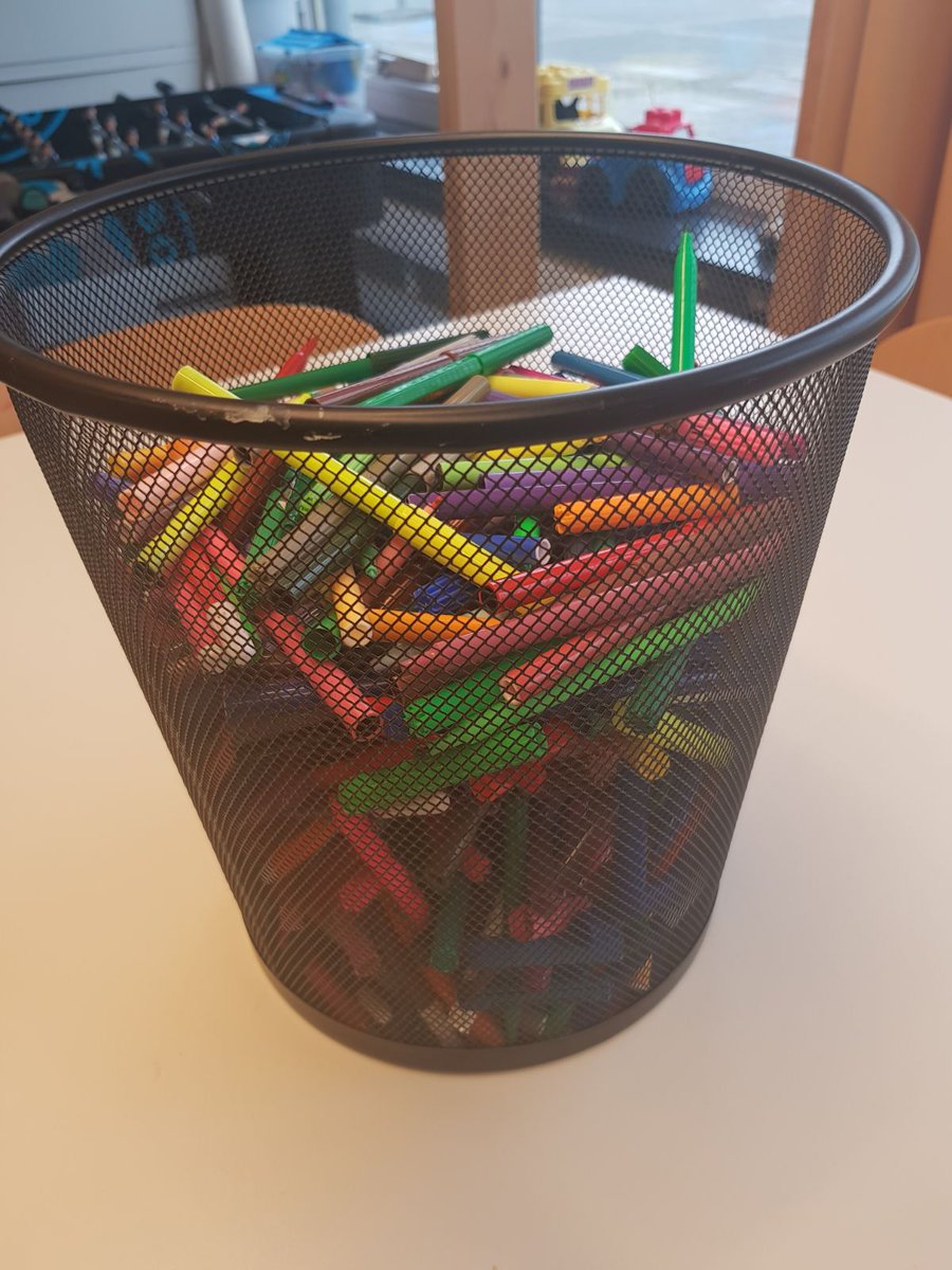 DToverboom's tweet photo. Allemaal leeg. Tijd voor nieuwe! Wie o wie? #dtv https://t.co/tsOk6rGJ0N