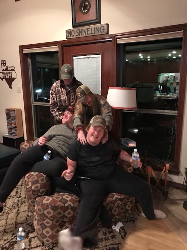 MayesMayes8's tweet photo. Happy birthday bitch hope you have a good day https://t.co/qAV38RcjPY