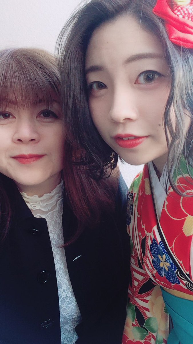 htht0306's tweet photo. 祝🌟卒業
最後までフル単で卒業することが出来ました✌🏻️(外面はいっちょまえ)
だいぶ個性出しすぎたけど卒業式＆謝恩会ともに最高だった～💃💃
また明日写真送ります～ https://t.co/ZIRwGnnu4u