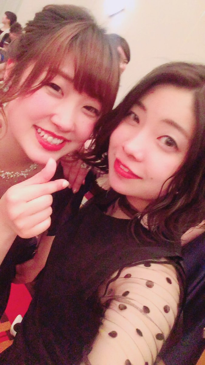htht0306's tweet photo. 祝🌟卒業
最後までフル単で卒業することが出来ました✌🏻️(外面はいっちょまえ)
だいぶ個性出しすぎたけど卒業式＆謝恩会ともに最高だった～💃💃
また明日写真送ります～ https://t.co/ZIRwGnnu4u