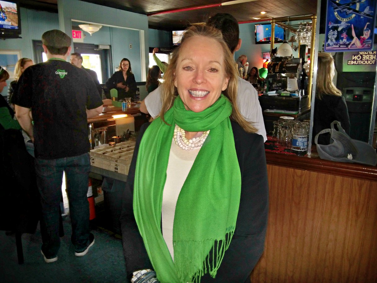juliepkillian's tweet photo. Great way to start the weekend: the @WVOXRADIO #StPatricksDay event at @DudleysPark94 in New Rochelle Friday afternoon! Was on-air with William O'Shaughnessy and saw the amazing Jim Killoran from Habitat for Humanity who affectionately introduces me to people as his daughter!! https://t.co/bYFw7W0I95