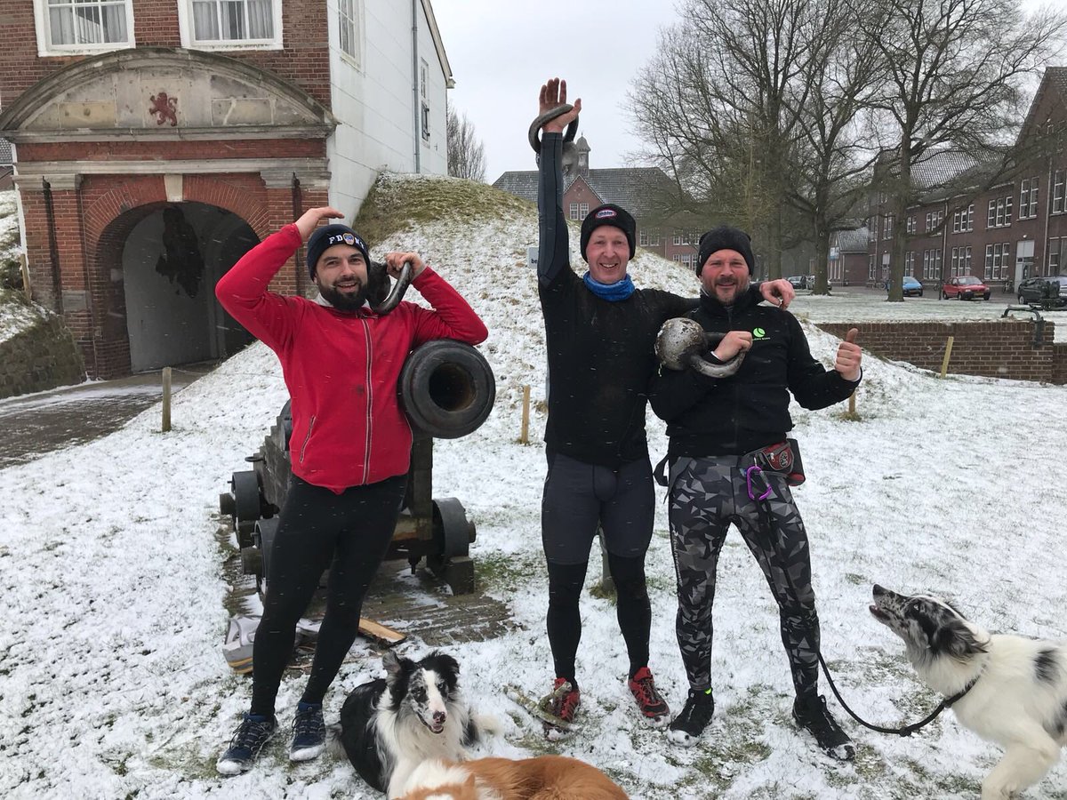 Subtraining's tweet photo. We hebben weer heerlijk van het mooie weer kunnen genieten samen met onze Kettlebell vrienden! Volgende keer is op 15 apr, ben je erbij!? https://t.co/j1ksm2uXKB
