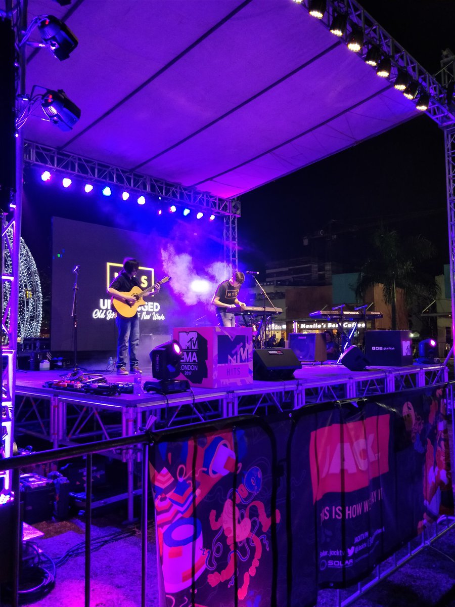 BMSUnplugged's tweet photo. Never The Strangers takes the stage bt storm! 

#OldSchoolMeetsNewWave 
#StepIntoTheJungle https://t.co/6jY0zFo6tS