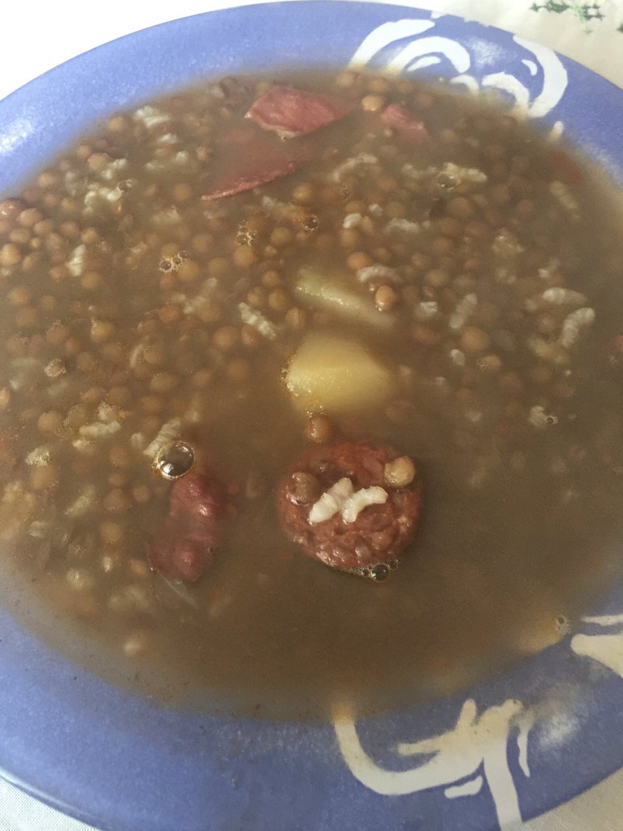 AlbertoAntoli's tweet photo. Lentejas de tu madre = super alimento https://t.co/KzgmJ5j8IF