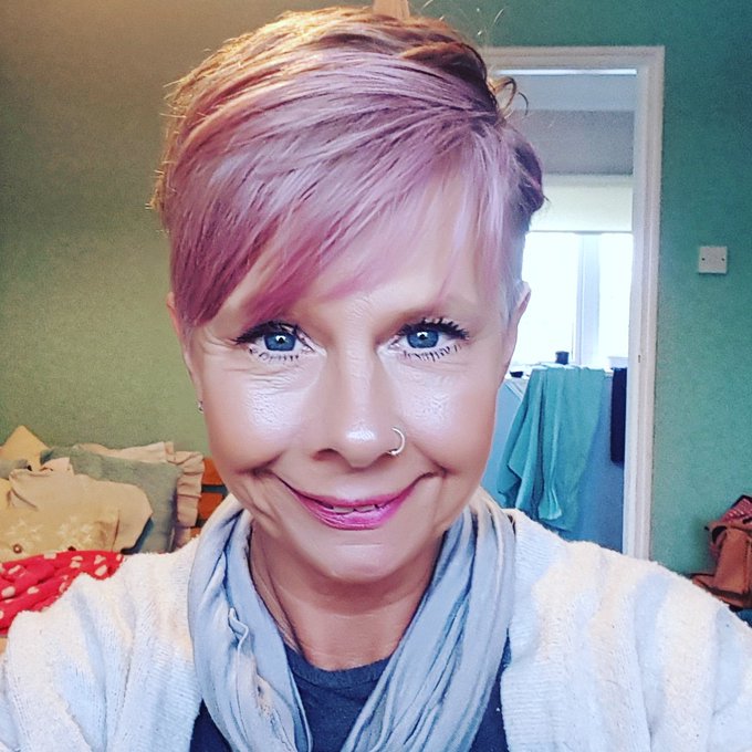 Cathy - #larich #carnationpink #mixwithconditioner #pinkshorthair #Pink #healthyolderhair 💗 https://t.co/37WqTFmgMW