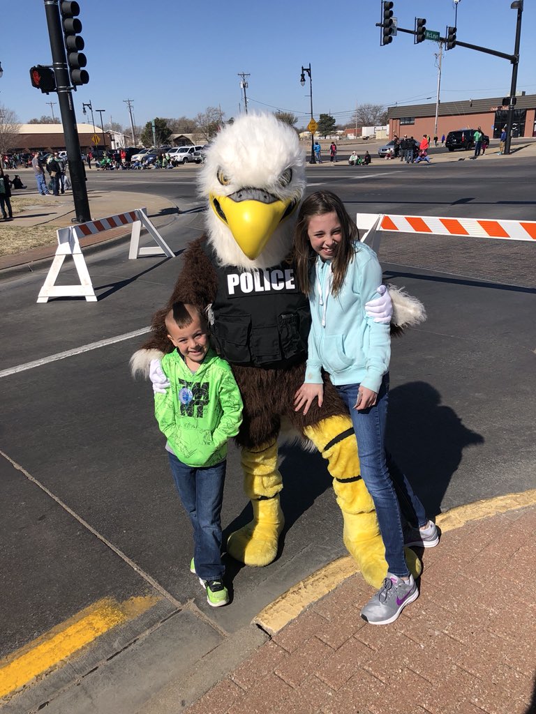 WichitaPolice's tweet image. Happy St. Patrick’s Day!  Great weather and a well attended St. Patrick’s Day parade in Delano!  Sgt. Justice came out to meet everyone!