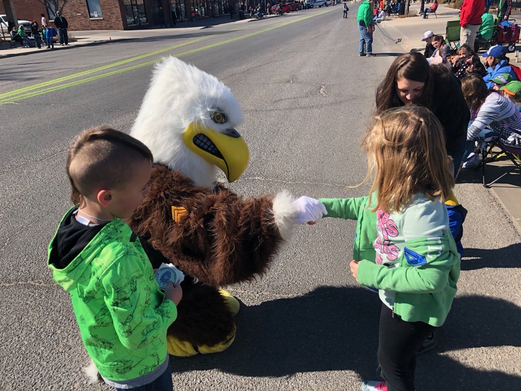 WichitaPolice's tweet image. Happy St. Patrick’s Day!  Great weather and a well attended St. Patrick’s Day parade in Delano!  Sgt. Justice came out to meet everyone!
