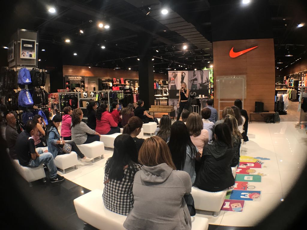 tienda nike titan plaza