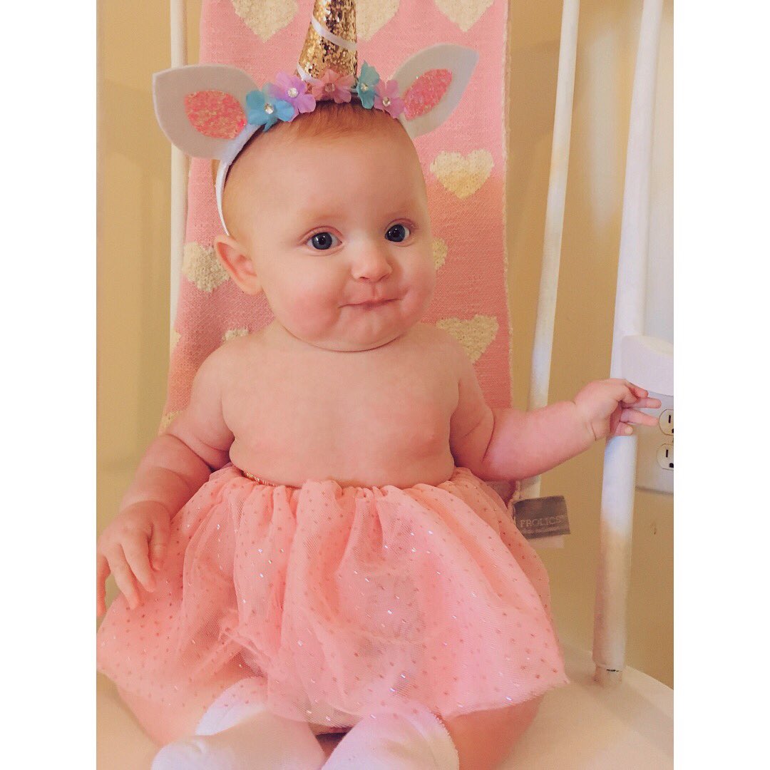 nlizriveraa's tweet photo. Miss Emma is the apple of my eye 💝💚☘️ https://t.co/tXub24yOhE