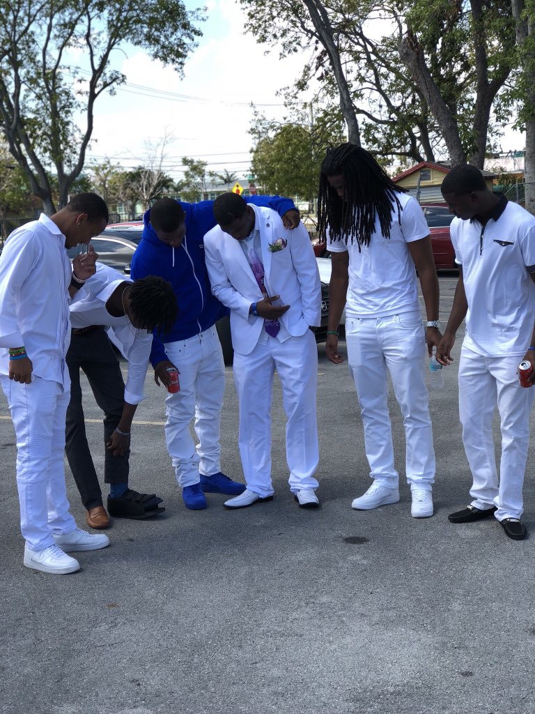 zachdixonjr's tweet image. My brothers 💯 They go be there every step of the way ♥️ #RipMa