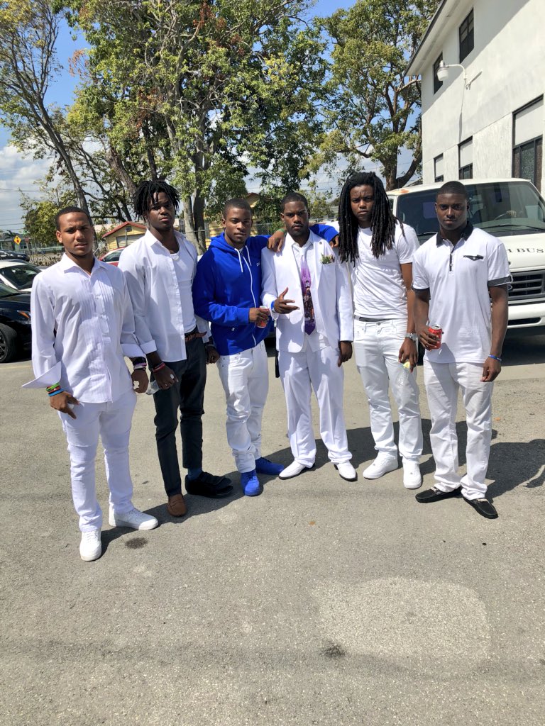 zachdixonjr's tweet image. My brothers 💯 They go be there every step of the way ♥️ #RipMa