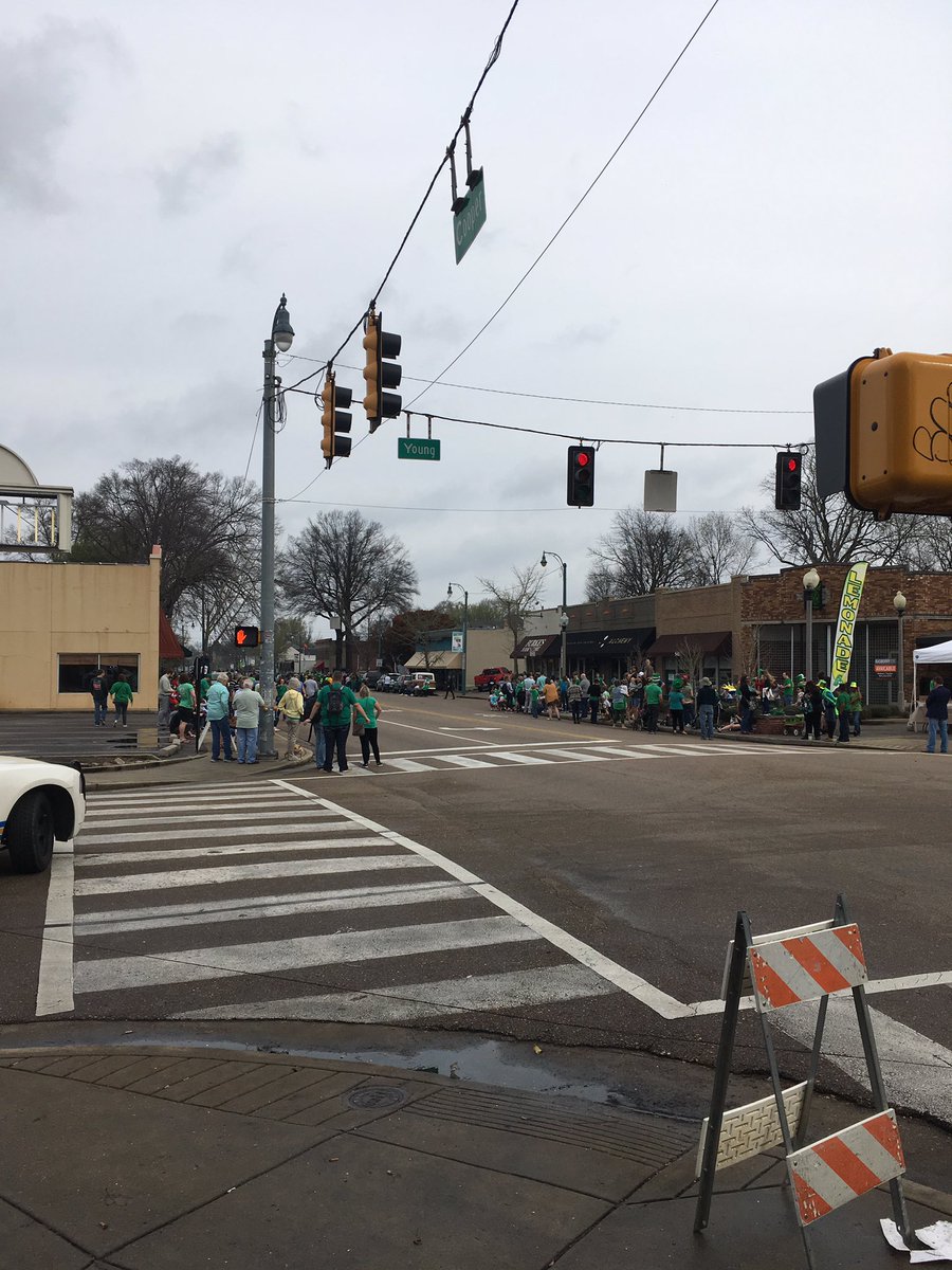 OLEMEMPHIS's tweet image. Streets filling up for the Parade!!