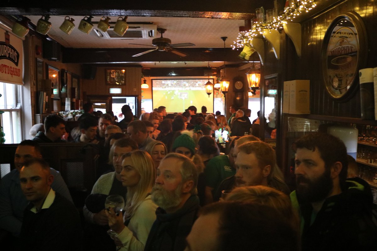 costiganscork's tweet image. Eyes clued to the match! 
#COYBIG ☘ 
#IrlvEng #TeamOfUs #ShoulderToShoulder