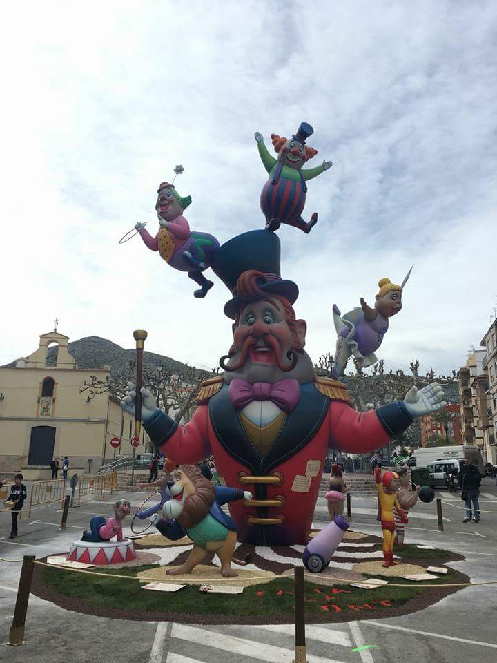 fallalafont_'s tweet photo. Perquè som nosaltres! SOM LA FALLA LA FONT!!! #JuntsSomForts #65AnysFentFalla #Falles2018 #JuntaMajor #BarriDeSantJosep #JuntsFemFalla #JuntaInfantil #FALLALAFONT https://t.co/orIAdprItU