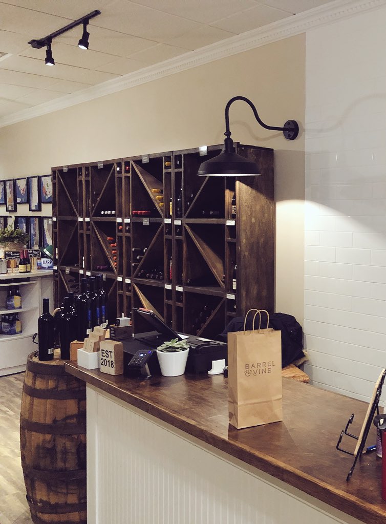 thecodt's tweet photo. Checking out our friends’ grand opening of @barrelandvinema ... beautiful shop with an awesome selection of 🍷🍾🥂🍻#checkitout #stopbytoday #barrelandvine #cohasset #wine #bubbly #craftbeer #vino #beer #cheers #shoplocal #smallbusiness #thecod #thecodt #barrelandvinema https://t.co/n4YIBXWR5O